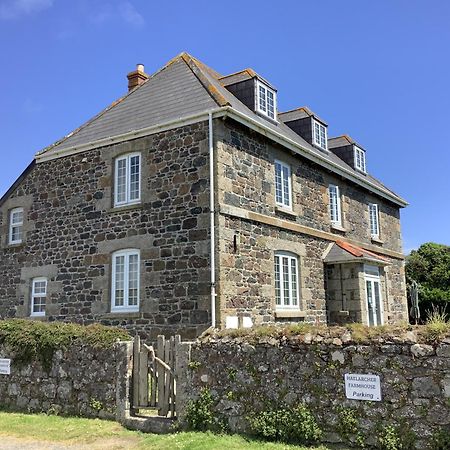 Haelarcher Farmhouse And Helicopter B&B Lizard Exterior photo