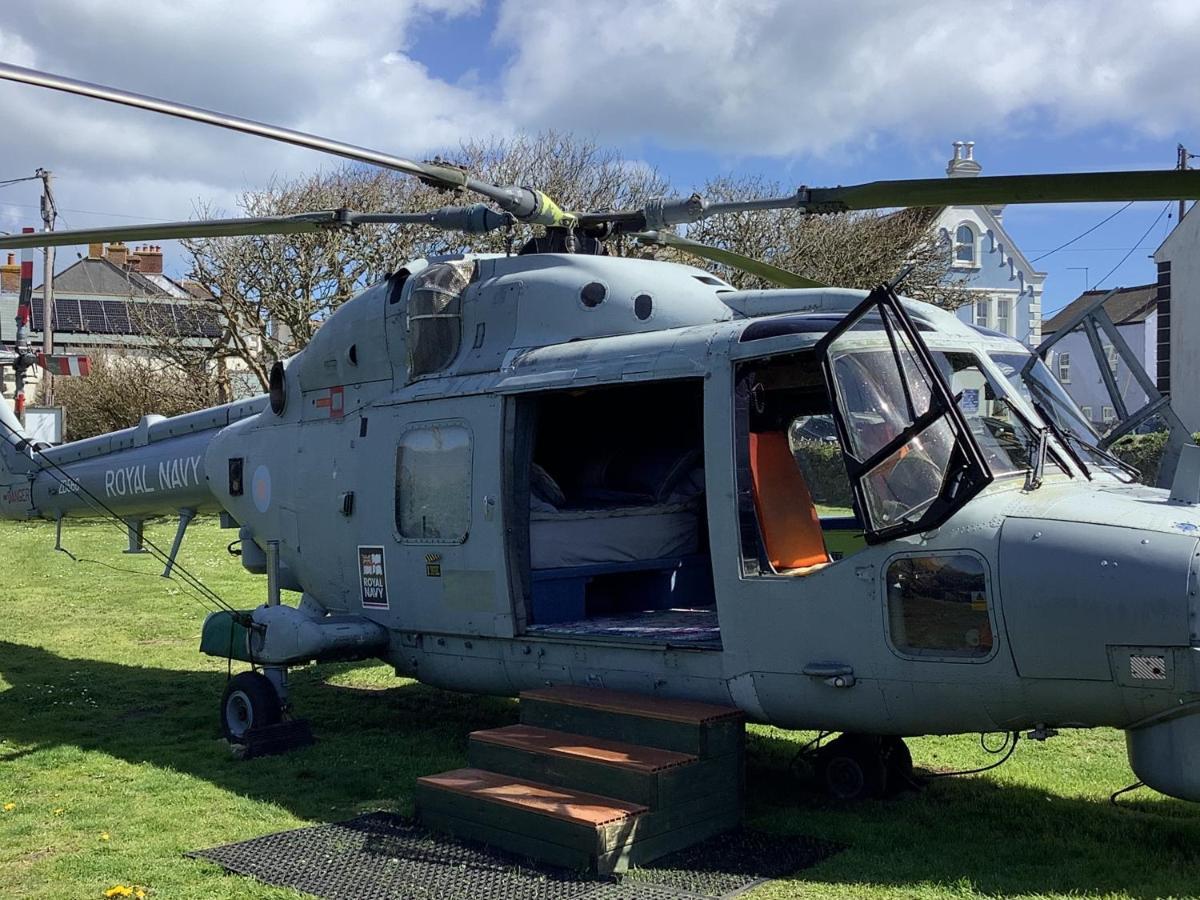 Haelarcher Farmhouse And Helicopter B&B Lizard Exterior photo