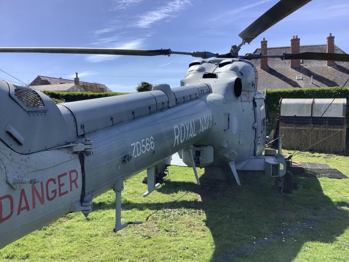Haelarcher Farmhouse And Helicopter B&B Lizard Exterior photo